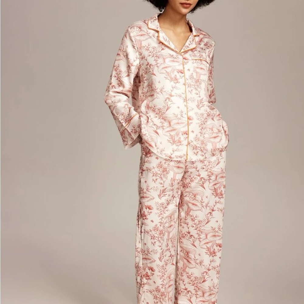 BRAND NEW SATIN PJ SET